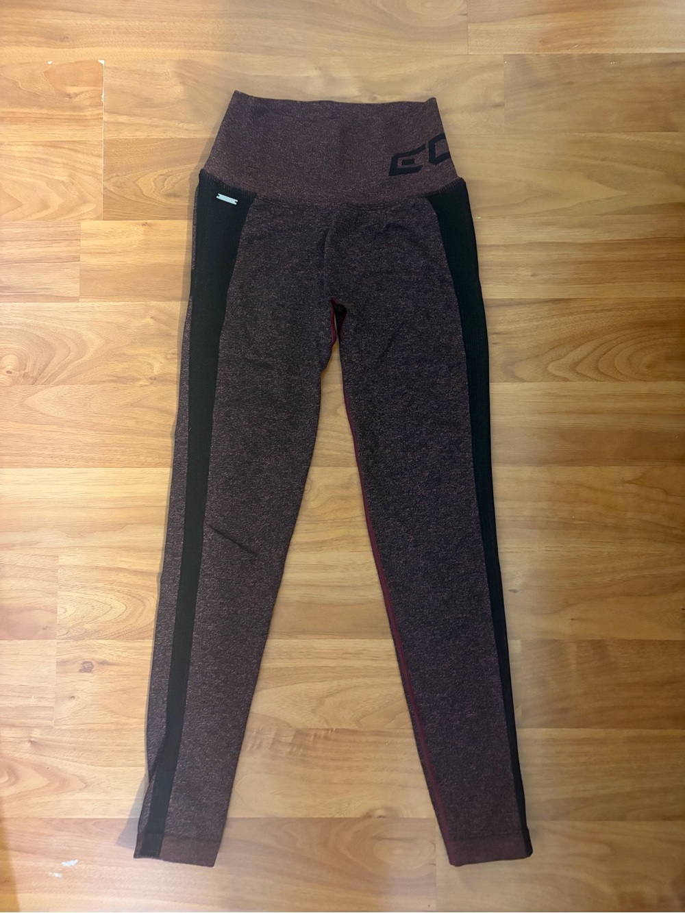 ECHT Maroon & Black Seamless High-Rise Leggings Scrunch Butt